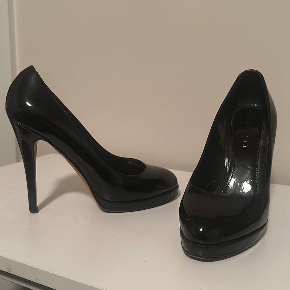 Jill Stuart patent leather black pump